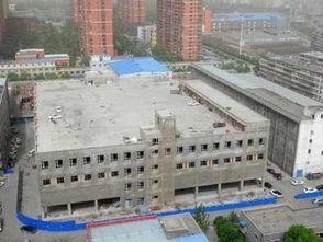 学生楼顶吃瓜,学生们的夏日休闲时光